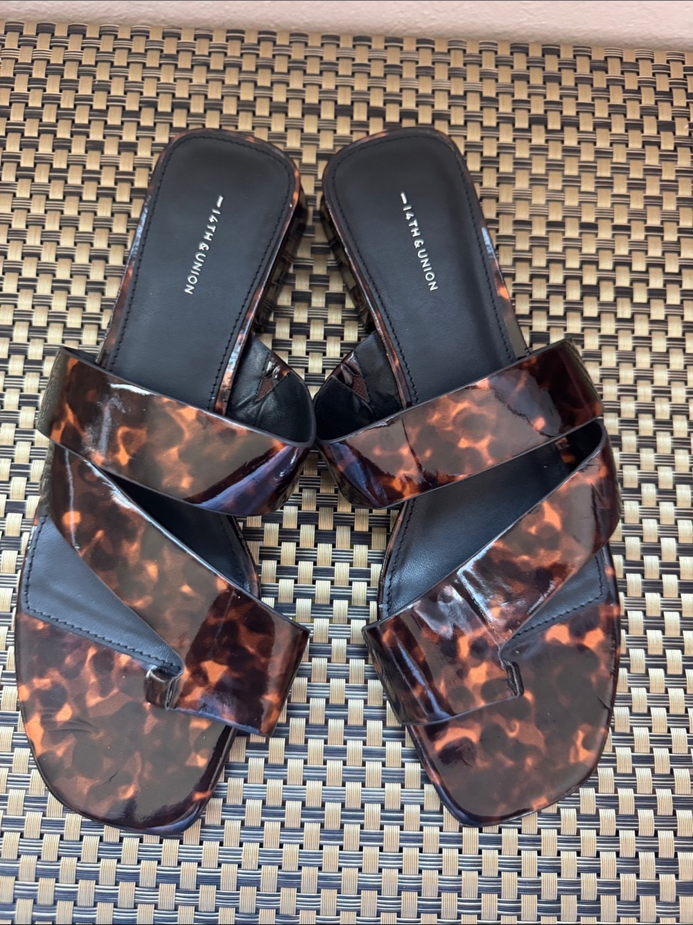 14th & Union Tortoiseshell Gloss Crossband Slide Sandals - Brown/Black